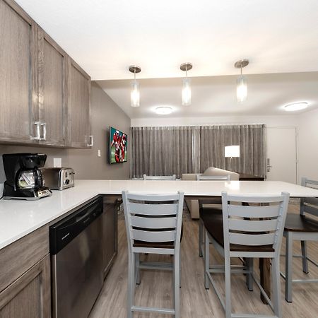 Red Roof Inn Plus+ & Suites Naples Downtown-5Th Ave S Ngoại thất bức ảnh