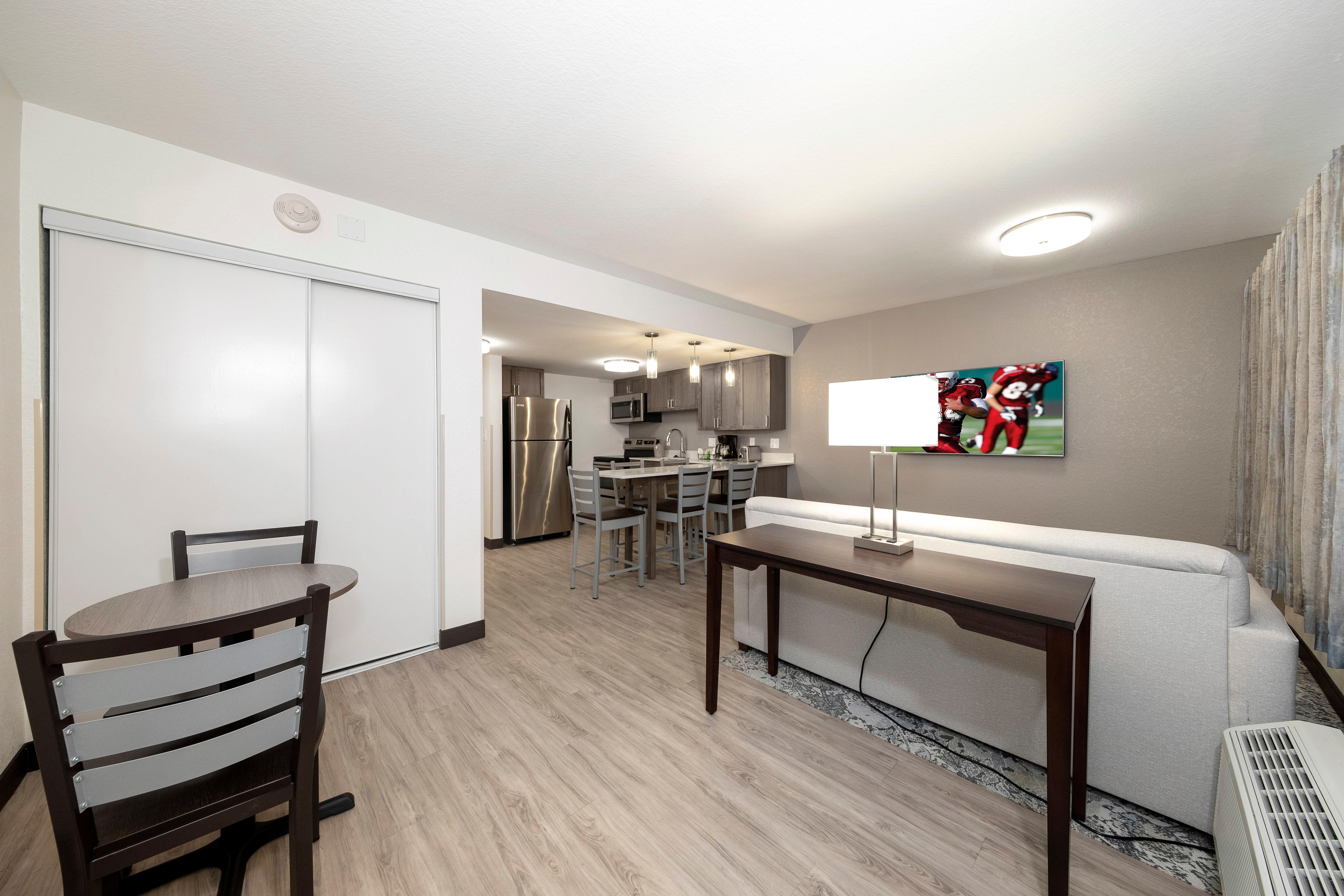 Red Roof Inn Plus+ & Suites Naples Downtown-5Th Ave S Ngoại thất bức ảnh