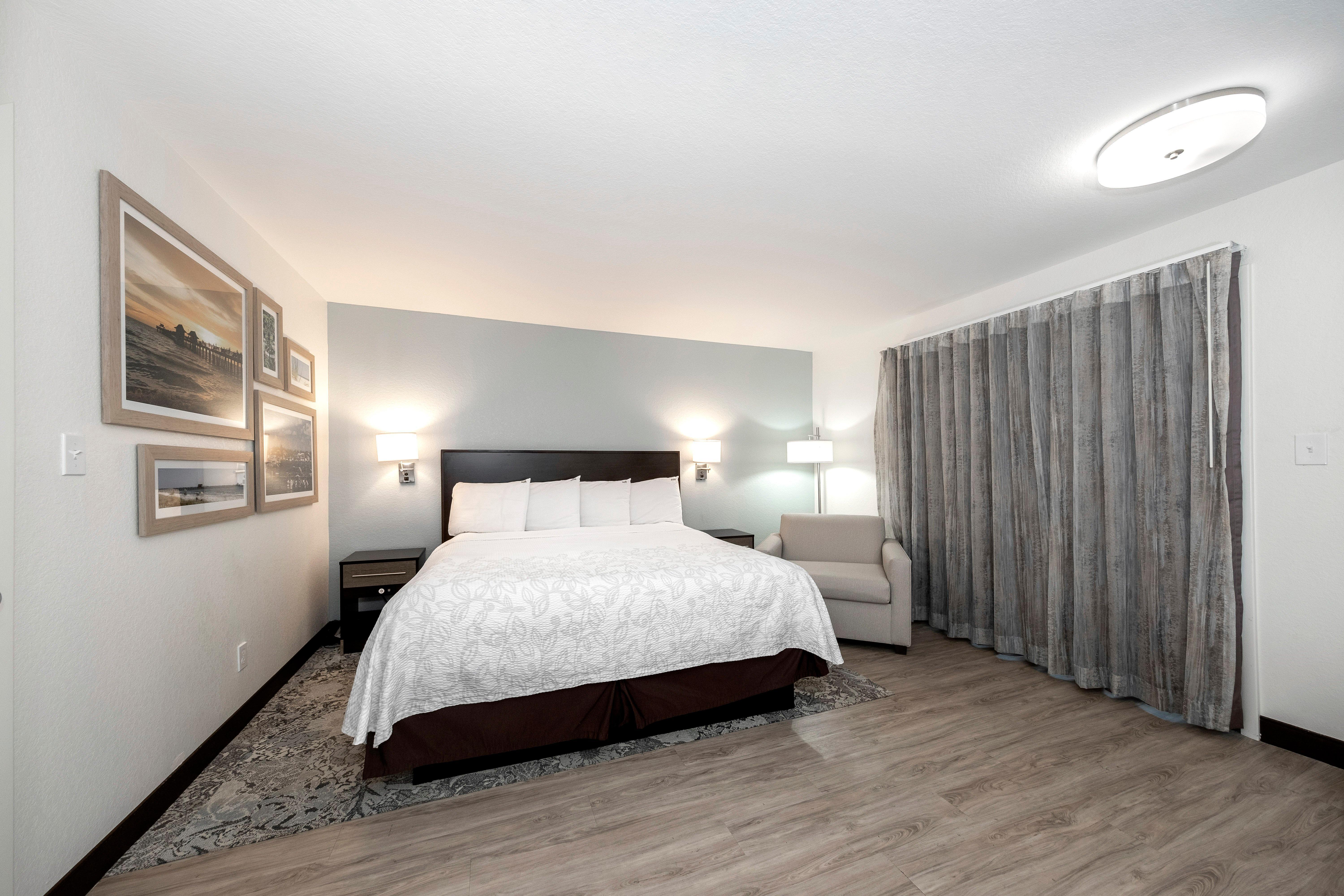 Red Roof Inn Plus+ & Suites Naples Downtown-5Th Ave S Ngoại thất bức ảnh