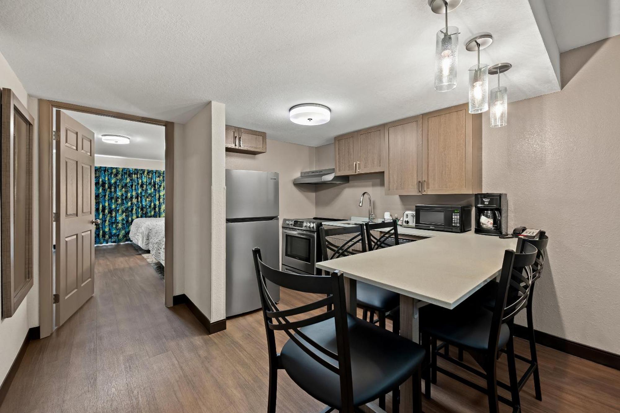Red Roof Inn Plus+ & Suites Naples Downtown-5Th Ave S Ngoại thất bức ảnh