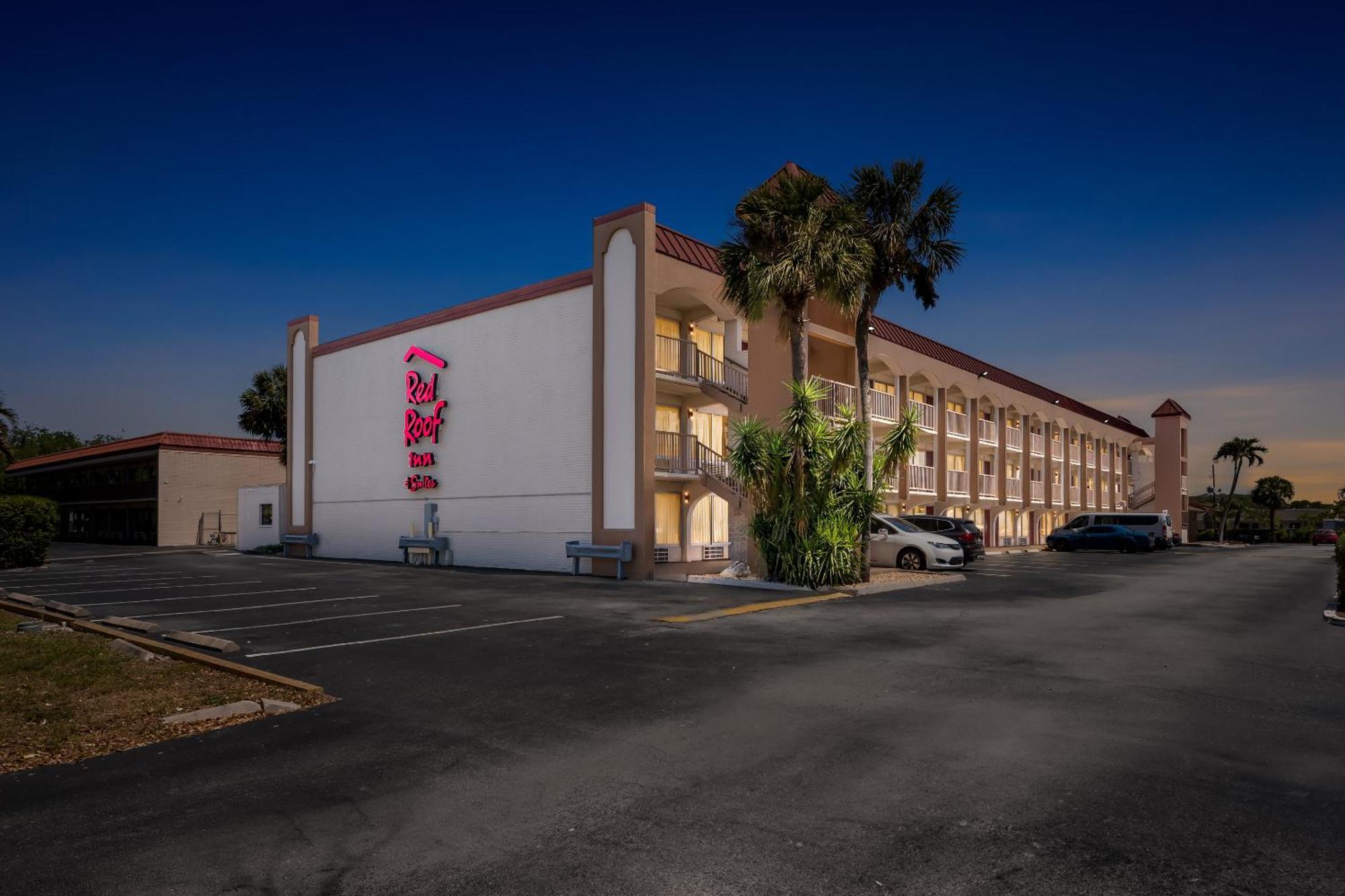 Red Roof Inn Plus+ & Suites Naples Downtown-5Th Ave S Ngoại thất bức ảnh
