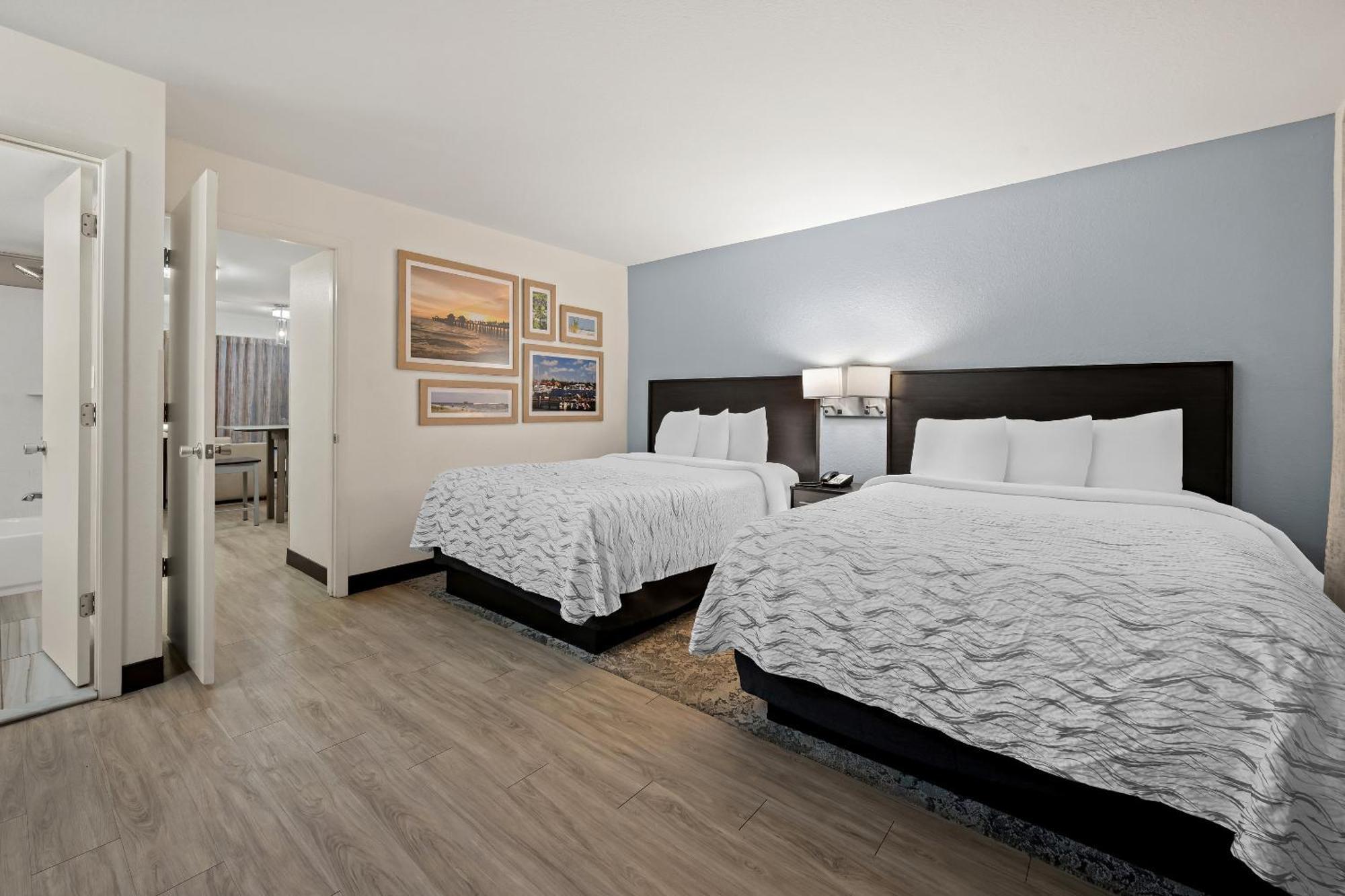 Red Roof Inn Plus+ & Suites Naples Downtown-5Th Ave S Ngoại thất bức ảnh