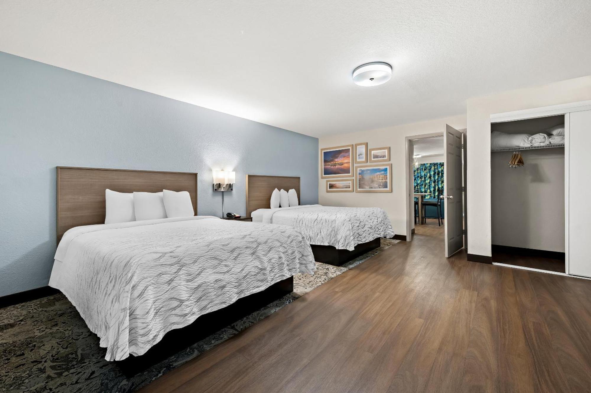 Red Roof Inn Plus+ & Suites Naples Downtown-5Th Ave S Ngoại thất bức ảnh