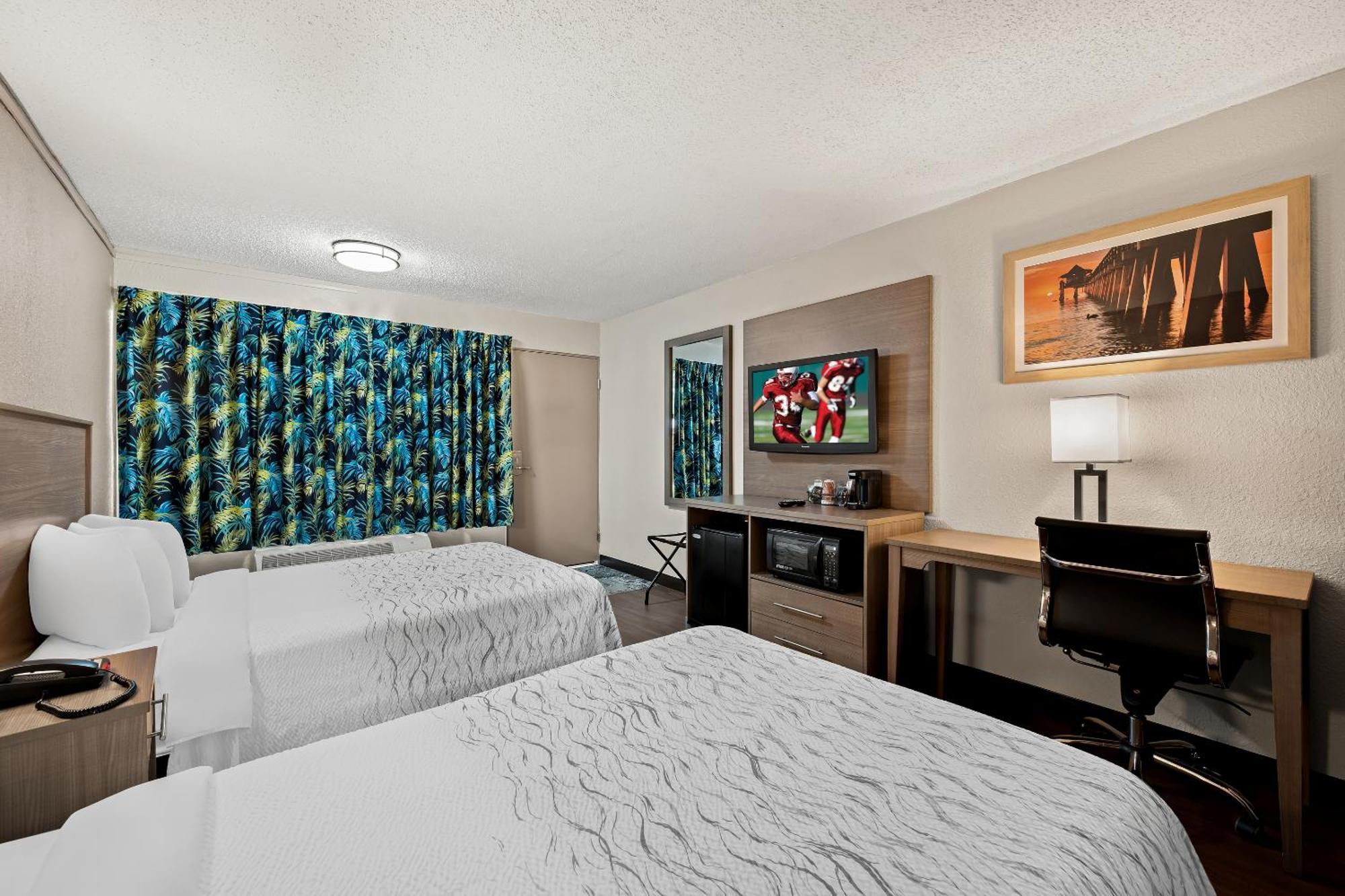 Red Roof Inn Plus+ & Suites Naples Downtown-5Th Ave S Ngoại thất bức ảnh