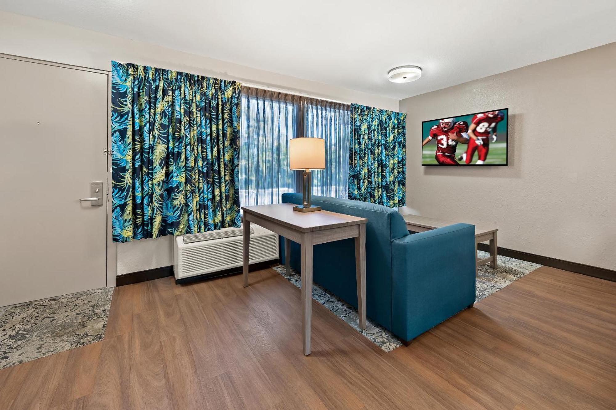 Red Roof Inn Plus+ & Suites Naples Downtown-5Th Ave S Ngoại thất bức ảnh