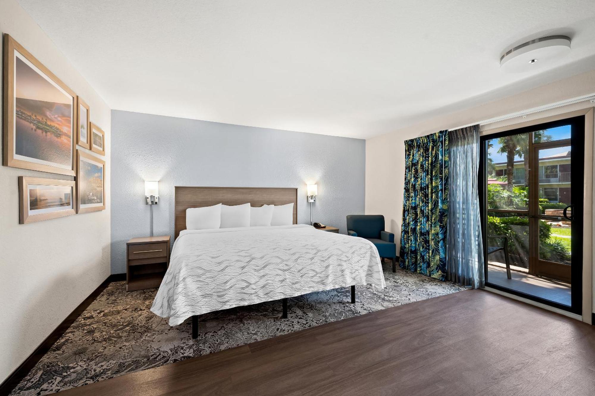 Red Roof Inn Plus+ & Suites Naples Downtown-5Th Ave S Ngoại thất bức ảnh