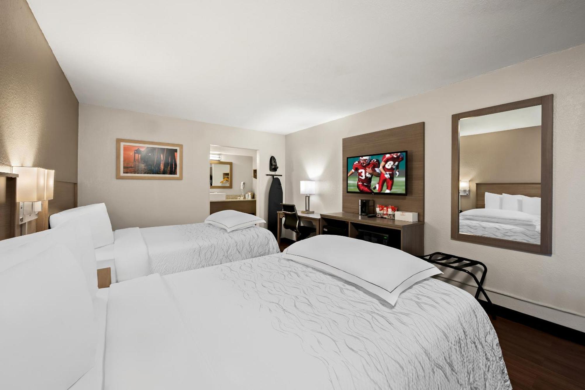 Red Roof Inn Plus+ & Suites Naples Downtown-5Th Ave S Ngoại thất bức ảnh
