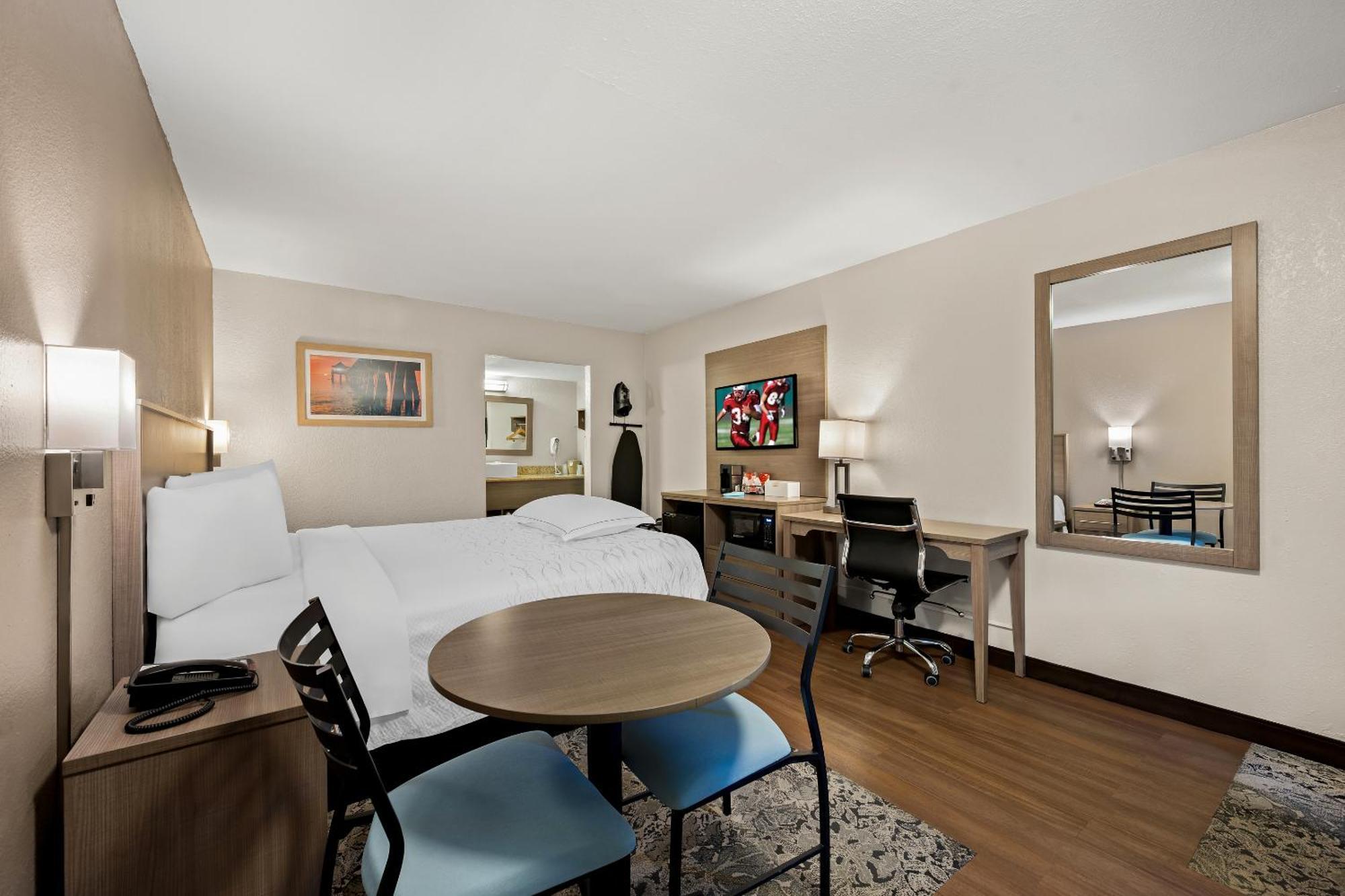 Red Roof Inn Plus+ & Suites Naples Downtown-5Th Ave S Ngoại thất bức ảnh