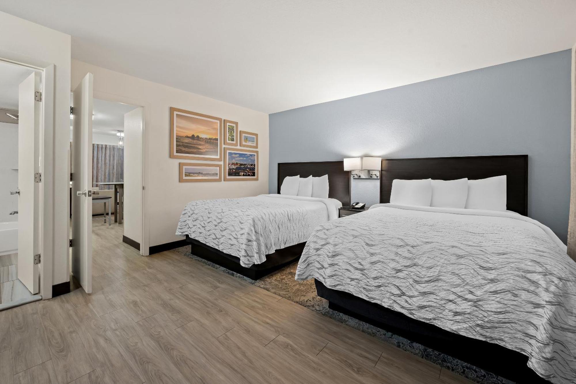 Red Roof Inn Plus+ & Suites Naples Downtown-5Th Ave S Ngoại thất bức ảnh